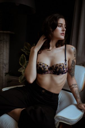 Mahine independent escorts in Norwich Connecticut