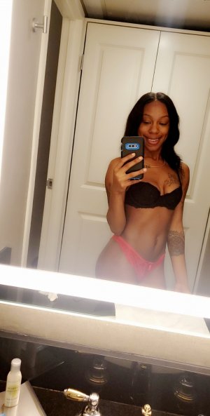 Kahina outcall escort in South Holland IL